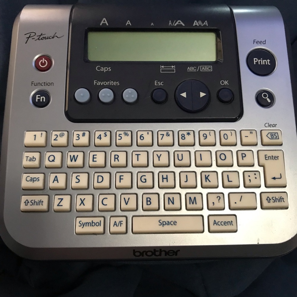 BROTHER LABEL MAKER (needs label roll)